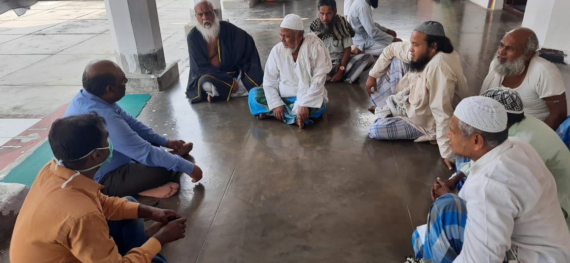 सर्वे में टीका लेने से कर दिया था इनकार, इमाम ने समझाया तो...