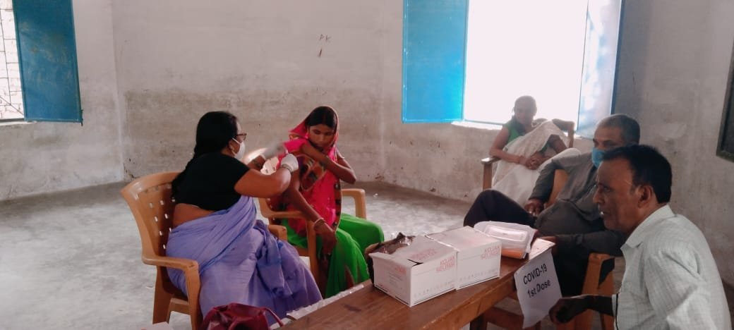 मेगा कोविड वैक्सीनेशन अभियान • जिले में तीन सौ से अधिक...