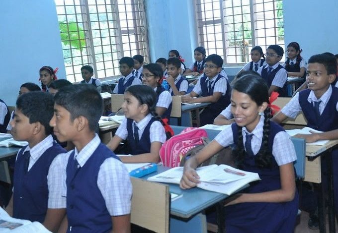 स्कूलों में कोरोना की गाइडलाइन का हर हाल में कराना होगा...