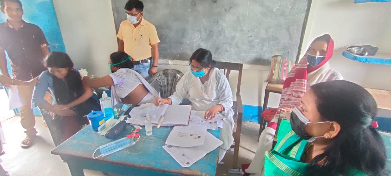 सर्वोदय स्कूल में टीका लेने वाले शिक्षकों की संख्या में...