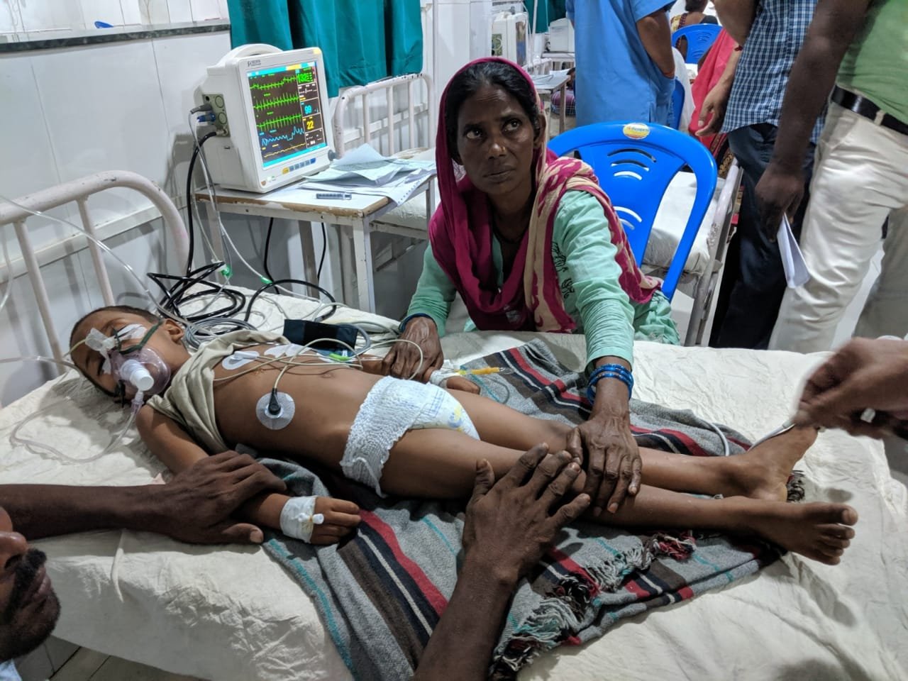 रुन्नीसैदपुर में चमकी बुखार मौत के मामले पर प्रभारी...