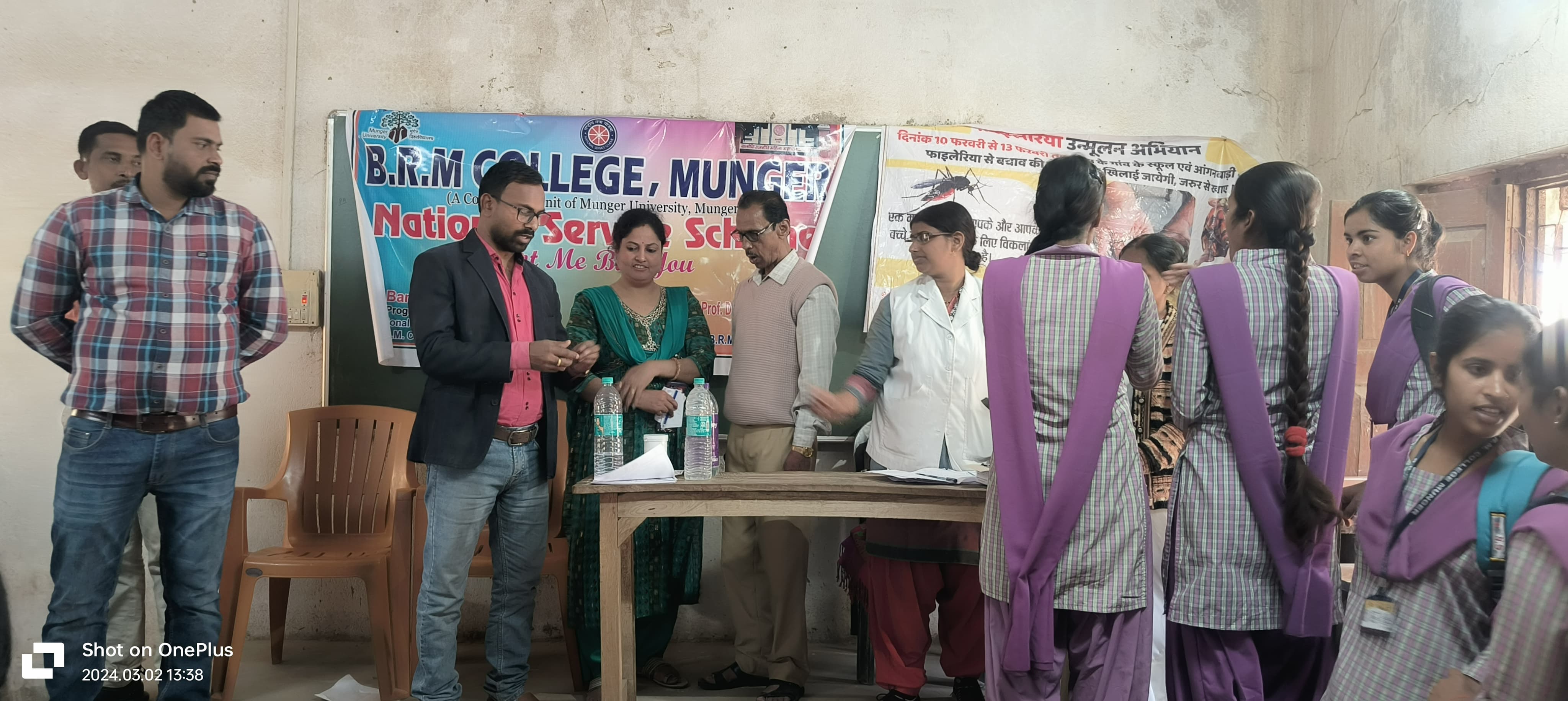 Premier World | फाइलेरिया मरीज सावित्री देवी और मीना देवी ने छात्राओं...