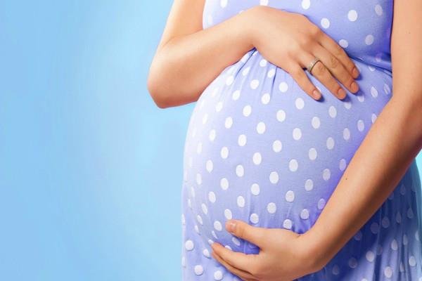 सुरक्षित प्रसव के लिए गर्भवती महिलाएँ पौष्टिक और...